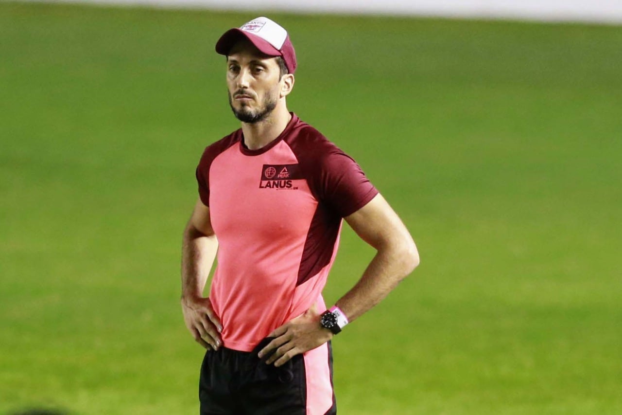 Zubeldía y Lanús van a Santa Fe en busca de la punta de la Zona B.