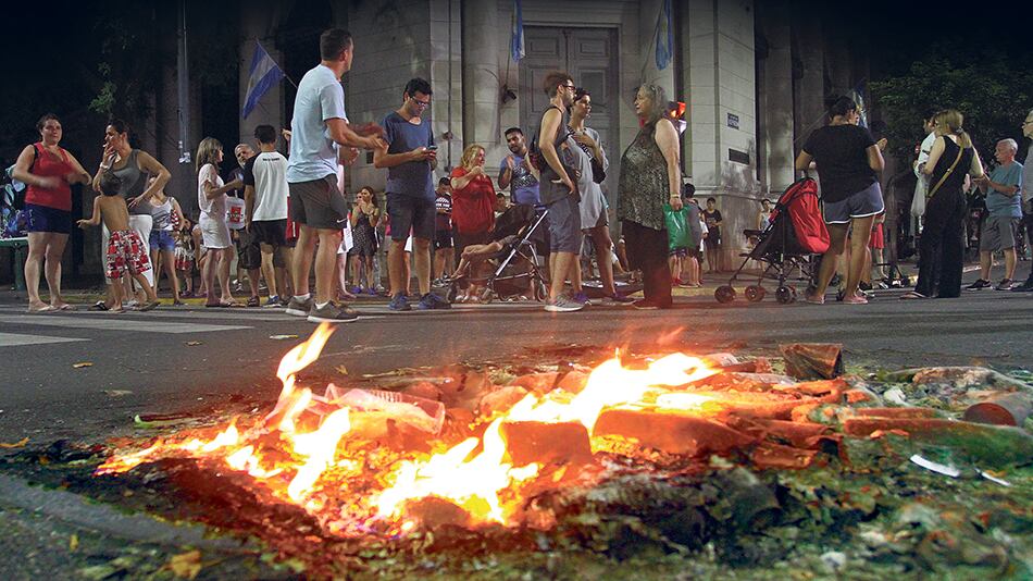 Las tarifas de electricidad aumentaron más que cualquier otro precio de la economía, pero el servicio sigue con graves problemas.