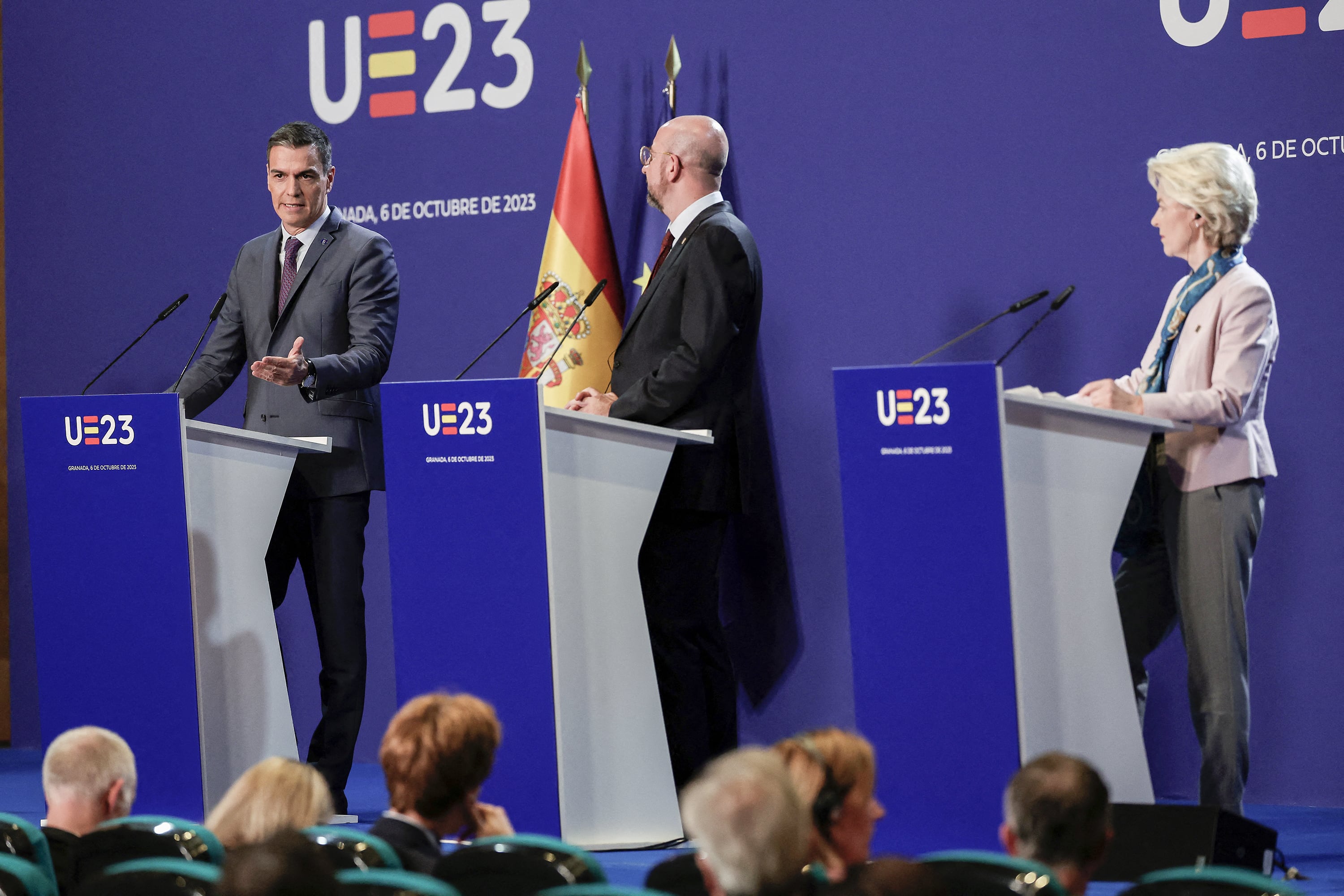 Pedro Sanchez, Charles Michel y Ursula von der Leyen acuerdan en Granada.