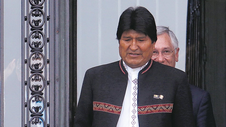 El gobierno de Evo Morales toma la iniciativa y fija los temas de discusión en la campaña.