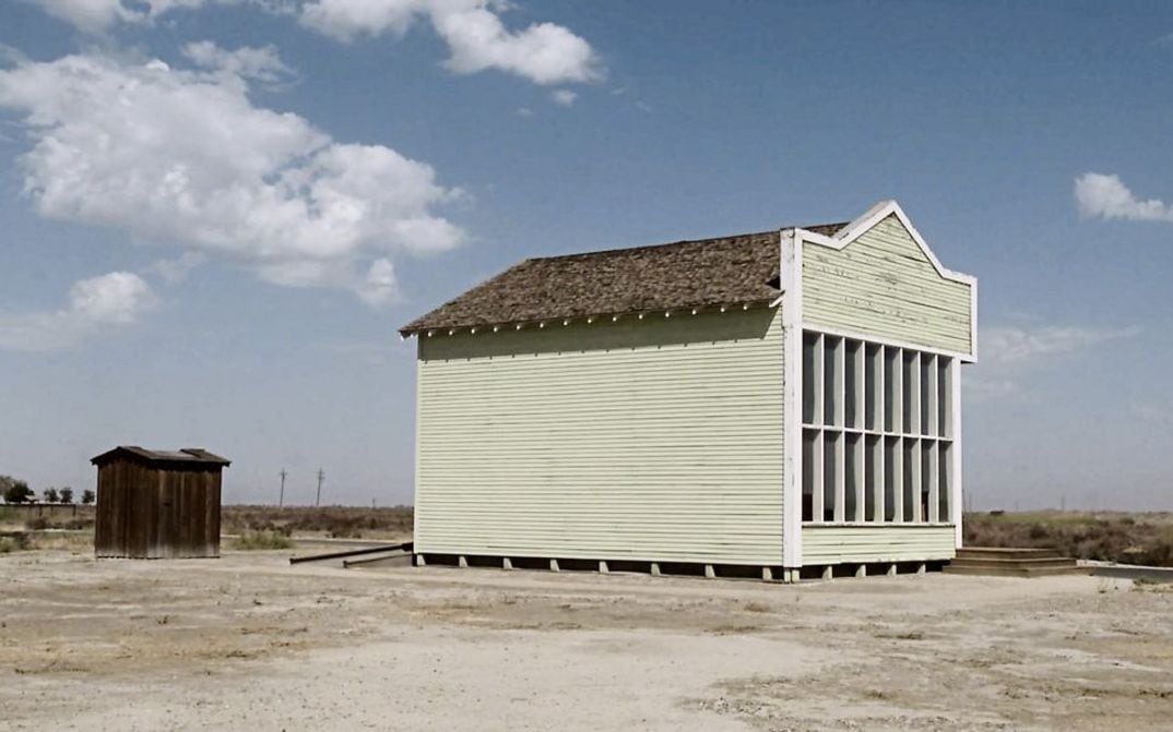 Hay algo espectral en todos esos retratos de la desolación, que hablan de un pasado remoto.