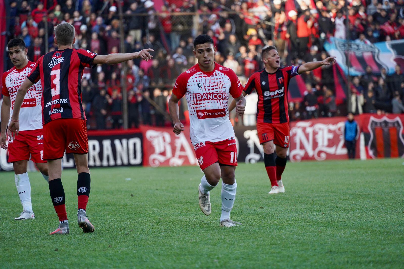Instituto y Defensores de Belgrano empataron sin goles en Núñez