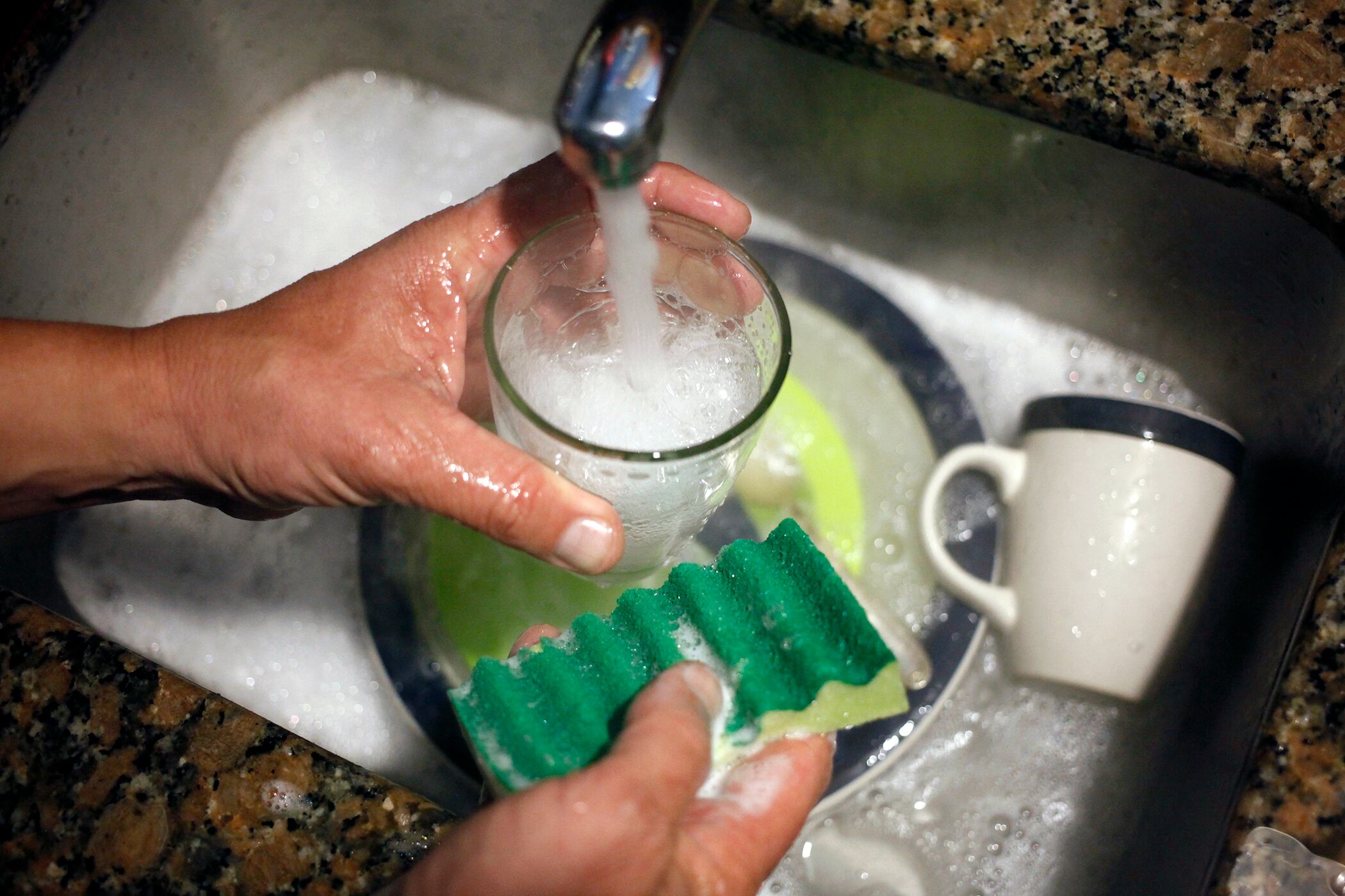 Tras la quita de subsidios de abril, la tarifa de agua implicó una suba de 209 por ciento acumulada.