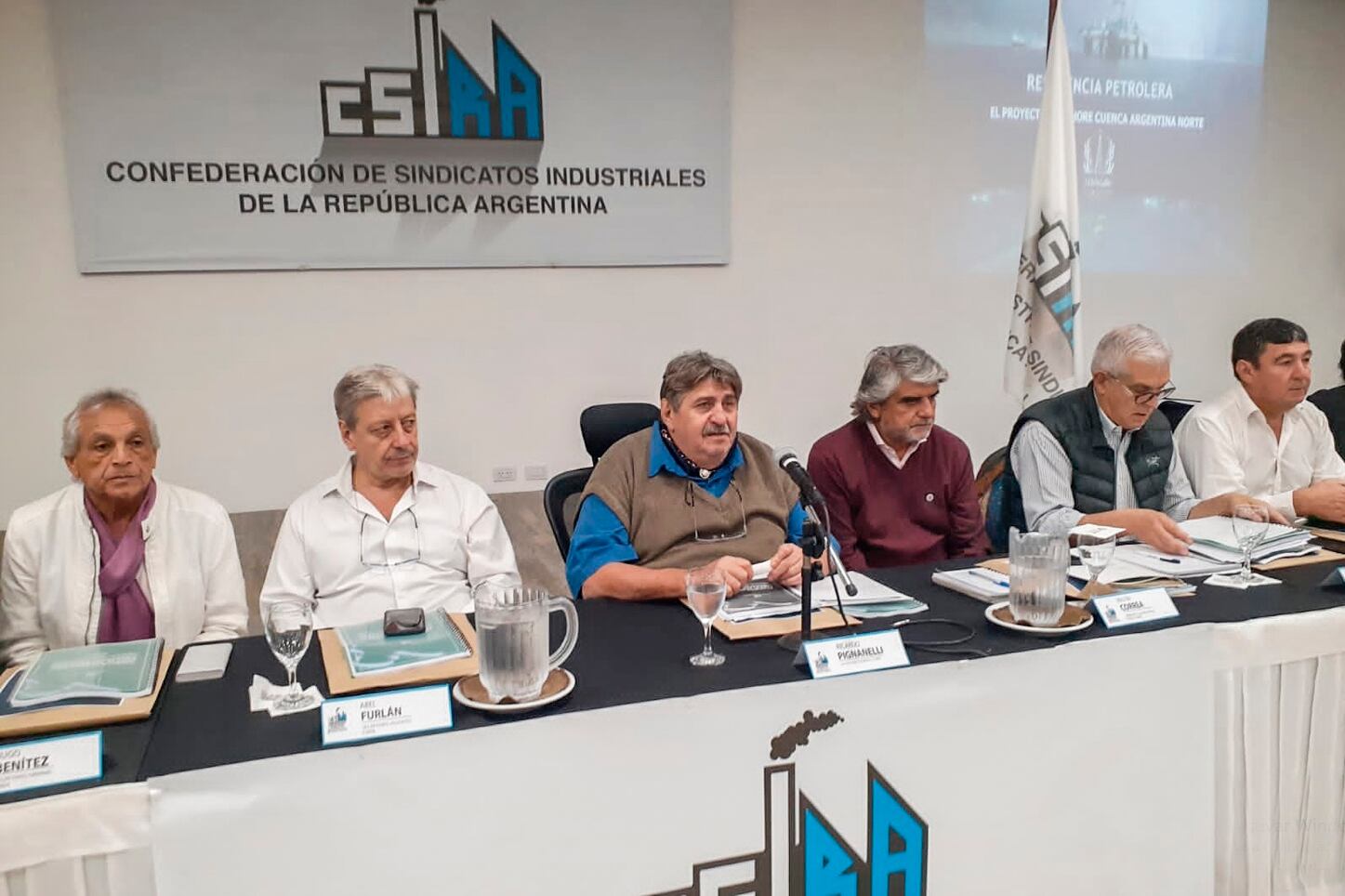 El mecánico Pignanelli y el metalúrgico Furlán, en la cabecera.