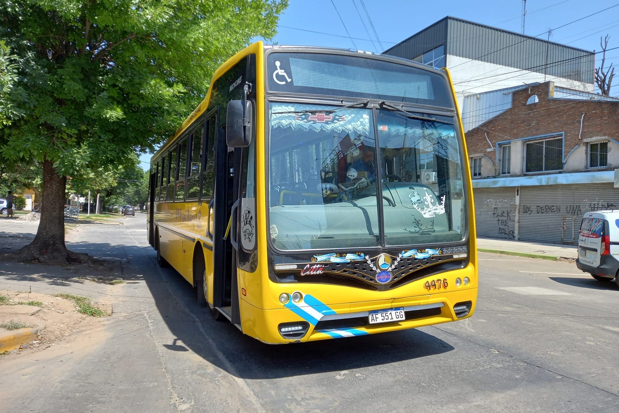 Paro de colectivos línea 440. Imagen: La Primera de Grand Bourg.