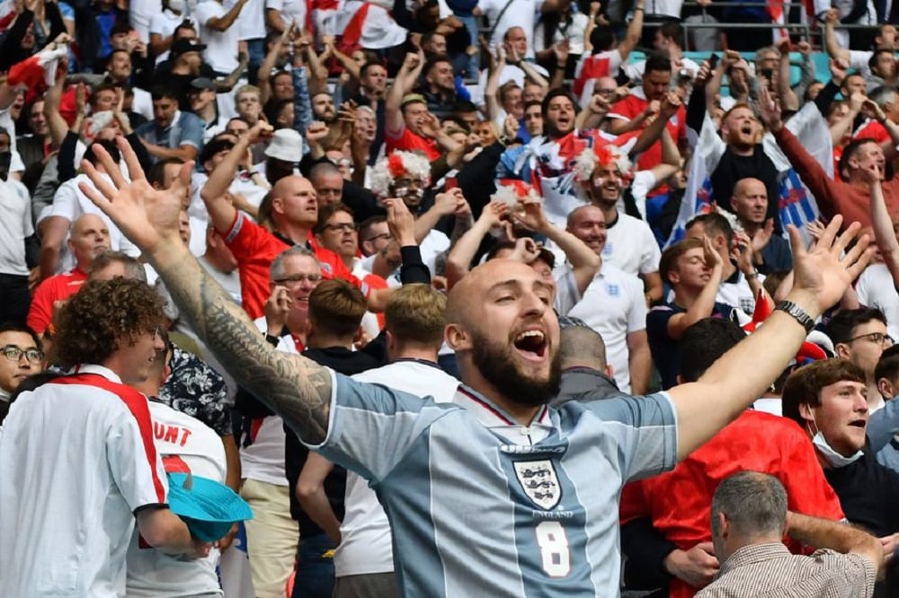 Los hinchas ingleses festejaron el triunfo ante Alemania en Wembley