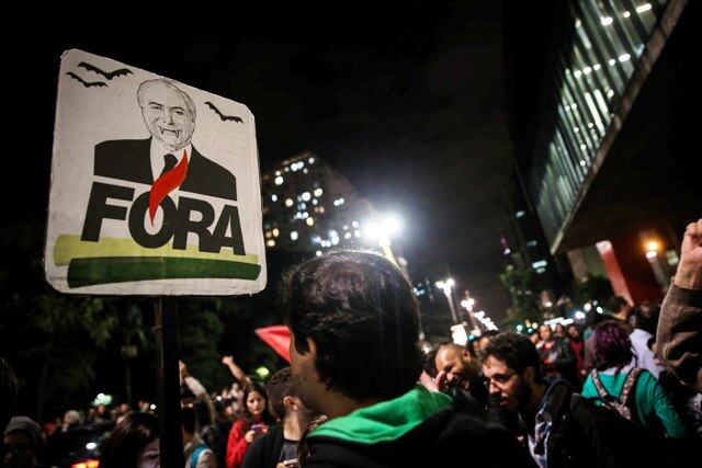 Anoche hubo manifestaciones contra Temer y para hoy se esperan nuevas protestas.