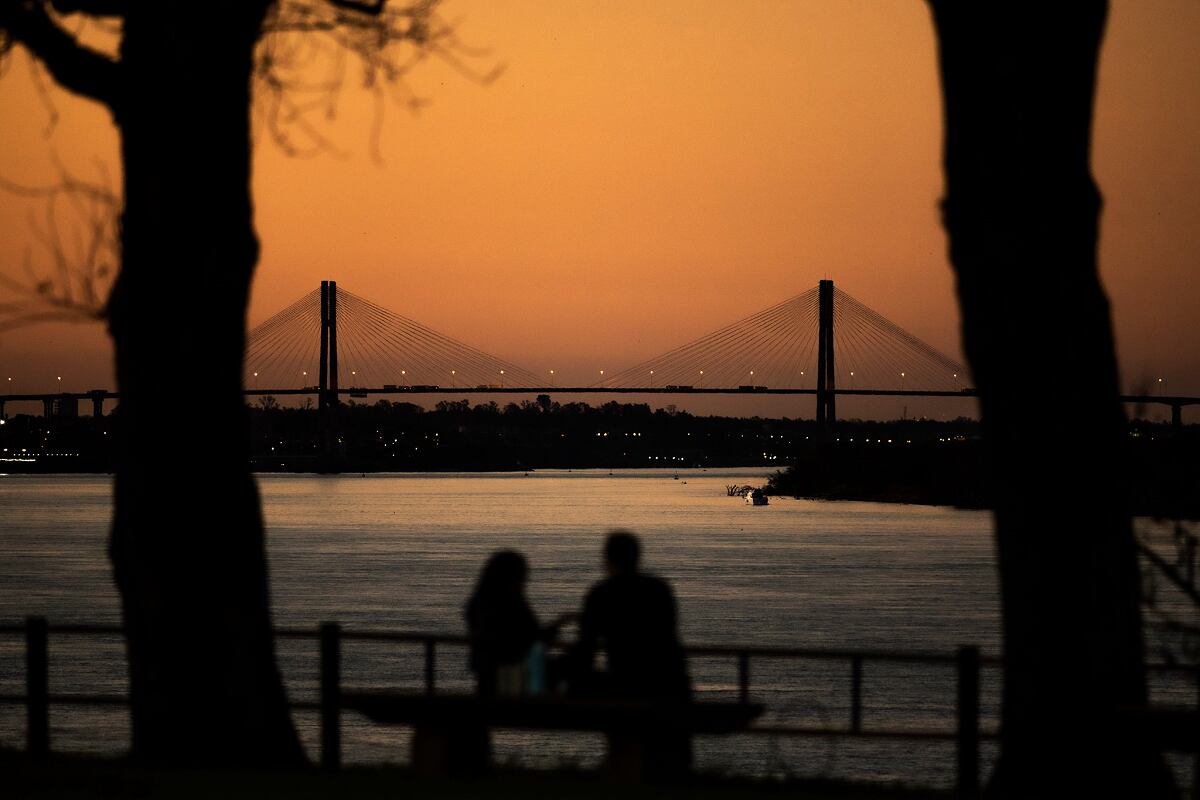 Rosario, una ciudad despierta que se acomoda entre el verde litoraleño, la cultura rock y los monumentos de cemento