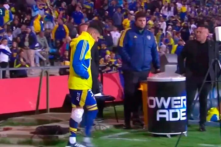 A Aguirre le aplicaron hielo en la rodilla lesionada