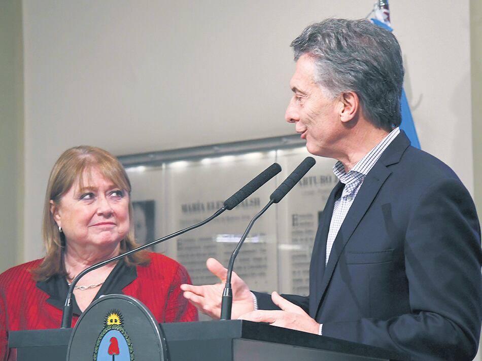 “Nuestra canciller nos abandona”, anunció Mauricio Macri en la Casa Rosada junto a Susana Malcorra.