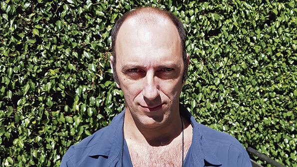 La feliz es para Diment una suerte de complemento de su documental Parapolicial negro.