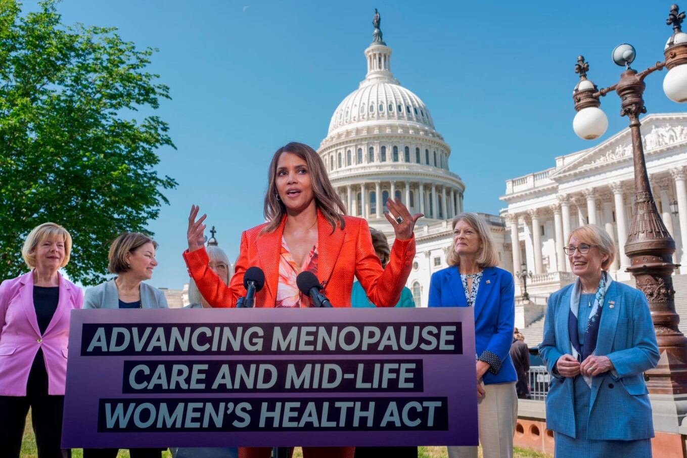 "Hay que eliminar la vergüenza de la menopausia", dijo la actriz