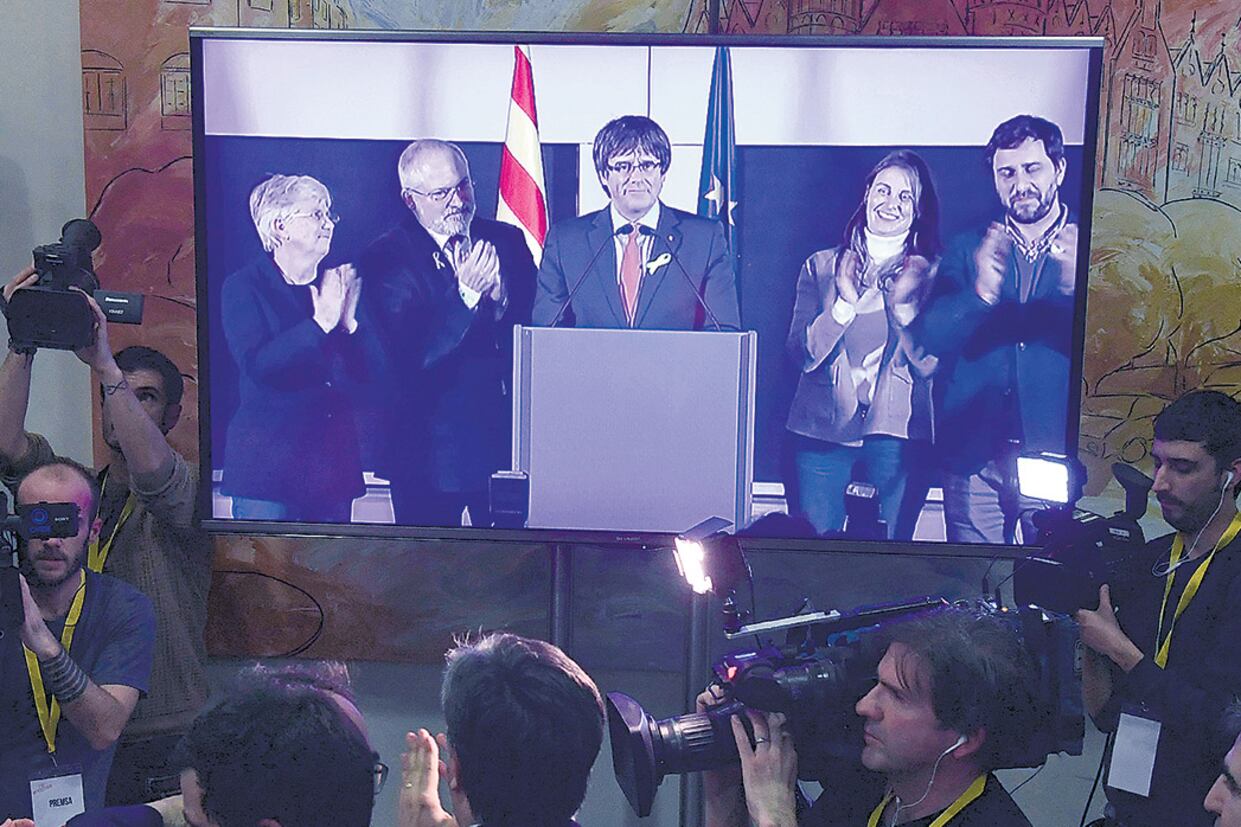 Puigdemont, exiliado en Bélgica, será promovido por los independentistas como president.