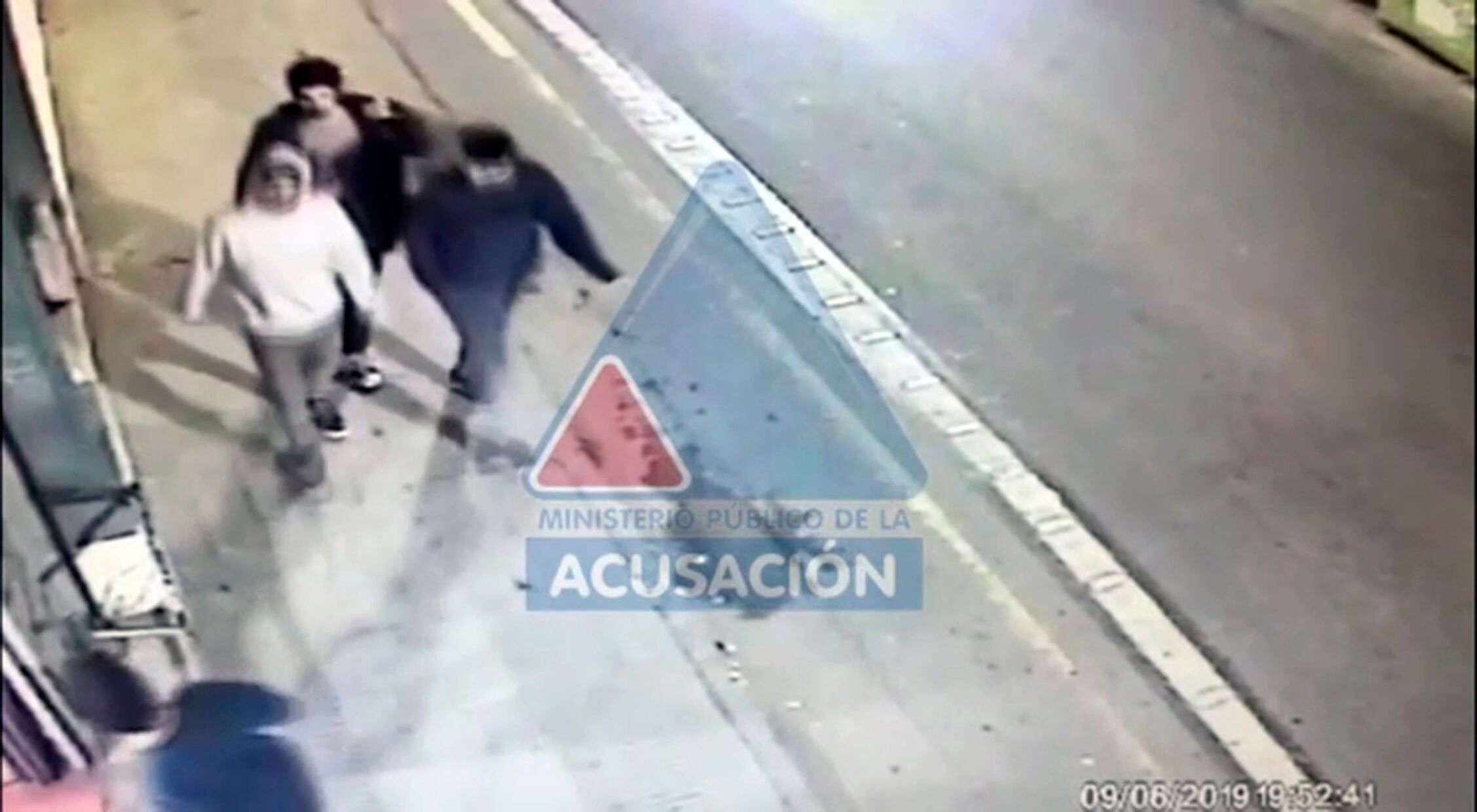 El video muestra el momenento inmediatamente posterior a la agresión al Rabino en 3 de febrero y Corrientes.