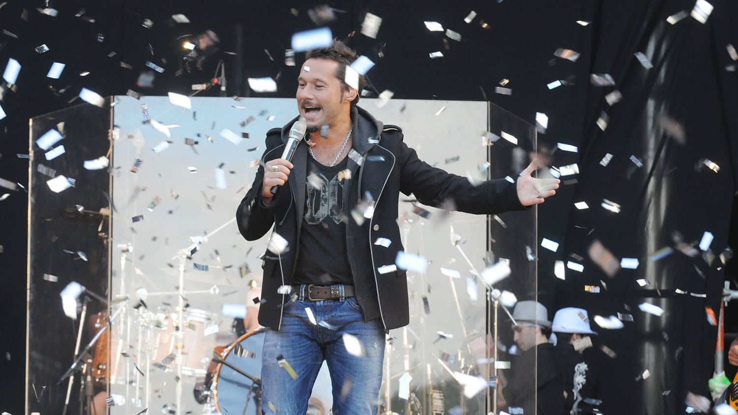 Diego Torres comparte la autoría de la canción con Coti Sorokin y Cachorro López.