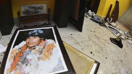 Los violentos destrozaron la casa de Evo Morales y quemaron sus cuadros.