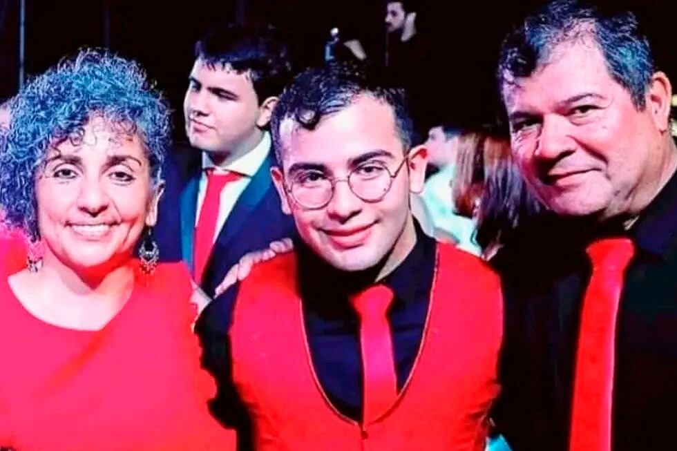 Carlos Sena y sus padres, los tres presos por el presunto homicidio de Cecilia Strzyzowski.