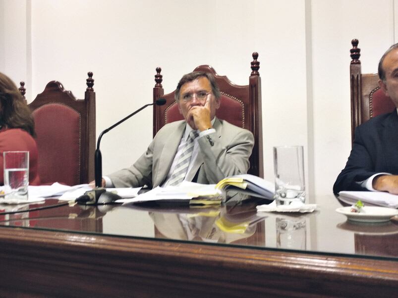 Los jueces Juárez Almaraz y Cataldi apenas podían sostener sus caras durante el alegato de la defensa.