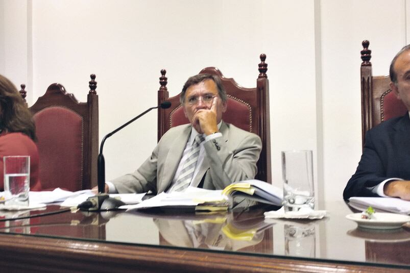 Los jueces Juárez Almaraz y Cataldi apenas podían sostener sus caras durante el alegato de la defensa.