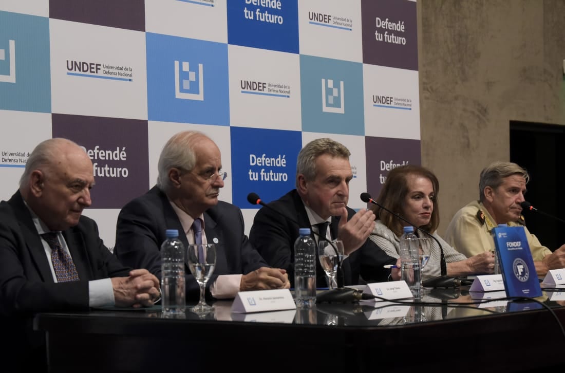 Jaunarena, Taiana, Rossi, Garré y Paleo en la presentación.