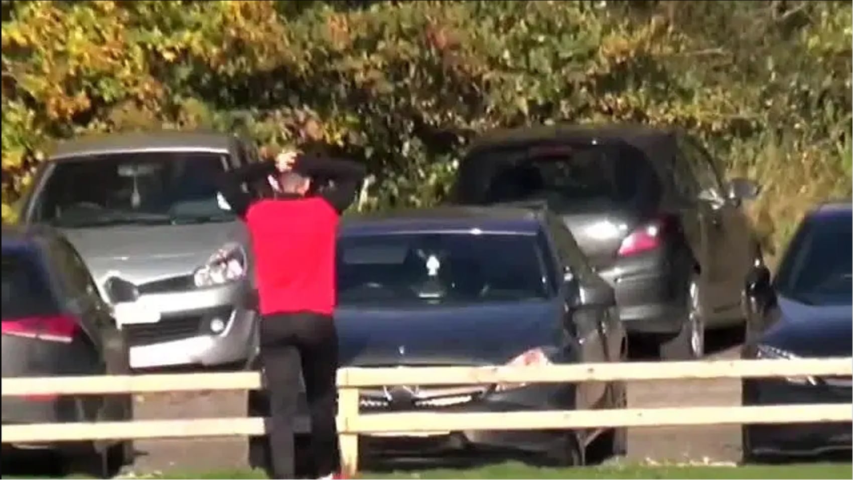 Sweeney no puede creer lo sucedido con su pelotazo.