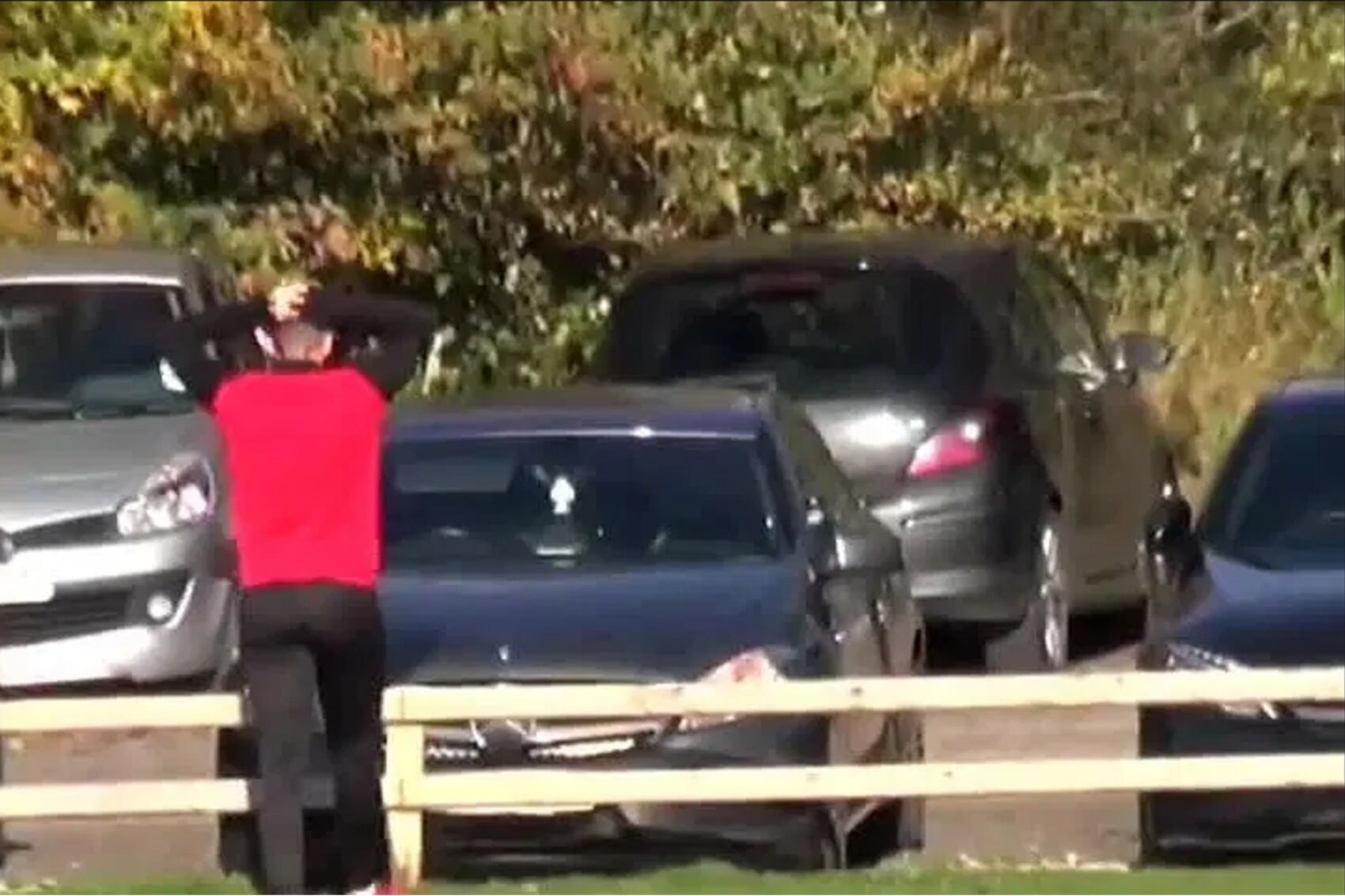 Sweeney no puede creer lo sucedido con su pelotazo.