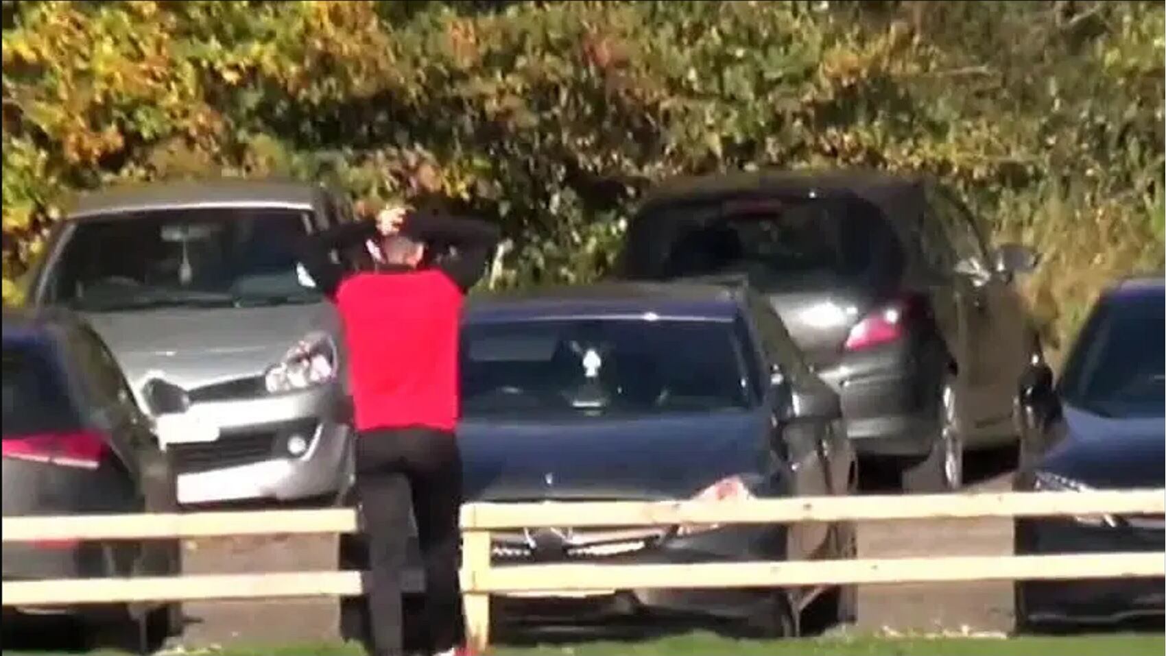 Sweeney no puede creer lo sucedido con su pelotazo.