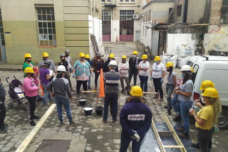 La actividad práctica es el eje central de la capacitación.