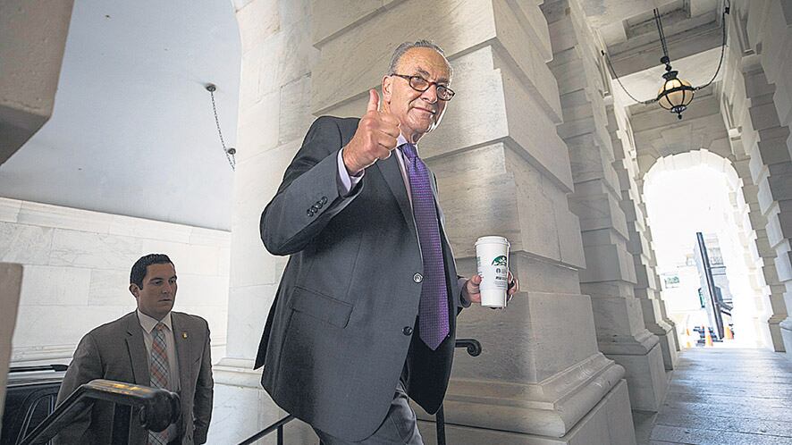 El líder de la minoría en el Senado, Chuck Schumer, criticó a Trump en un comunicado.