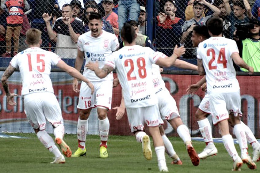 Huracán tiene 12 jugadores positivos de covid.