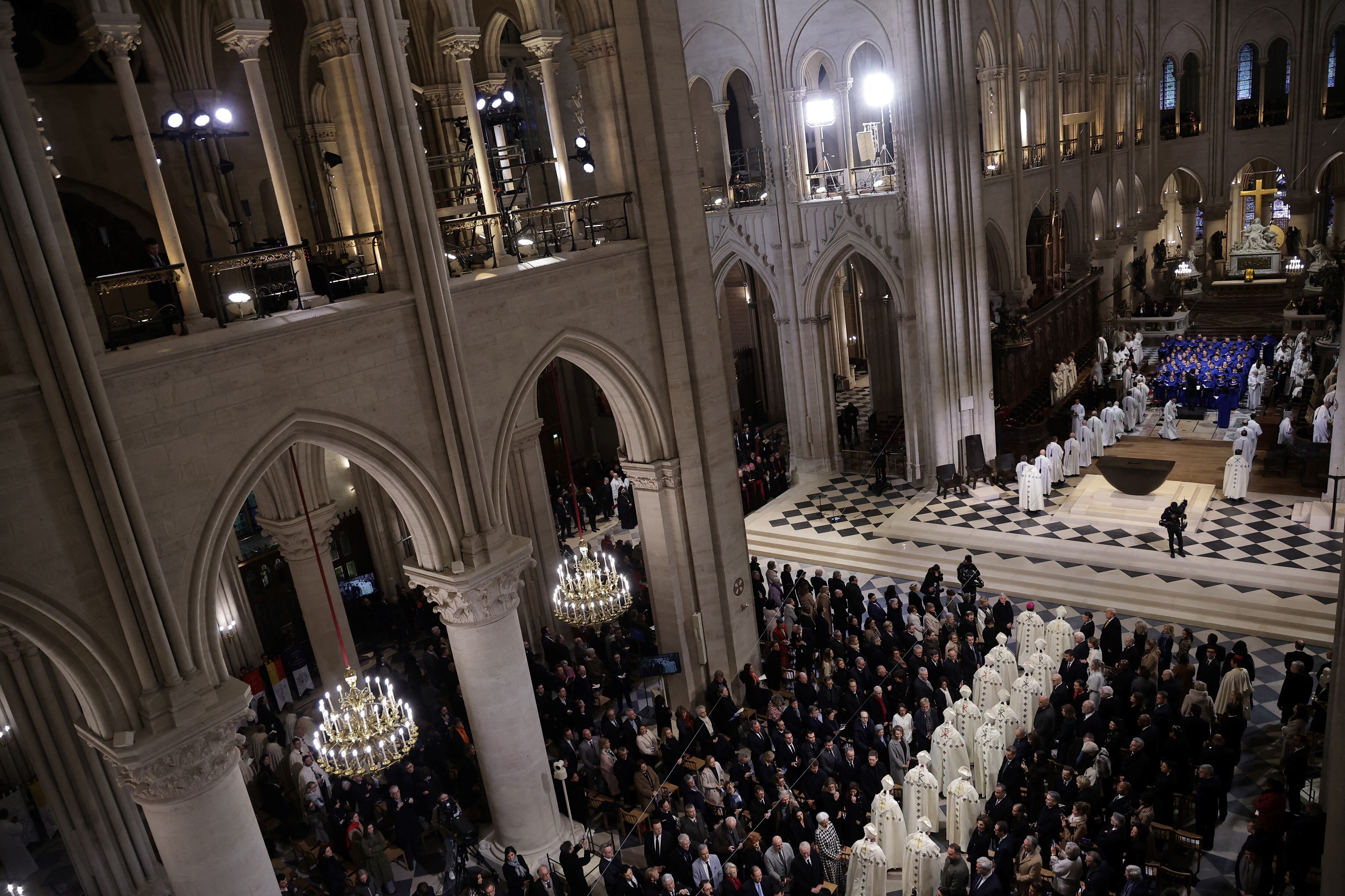 Fastos religiosos y políticos para Notre Dame.