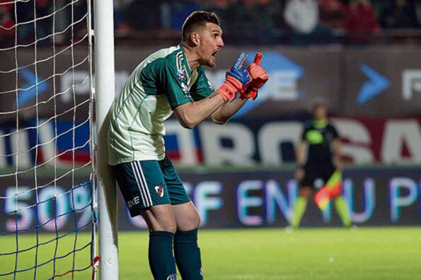 Franco Armani tuvo otra gran noche, pero se quedó sin record batido por un cabezazo de Blandi.