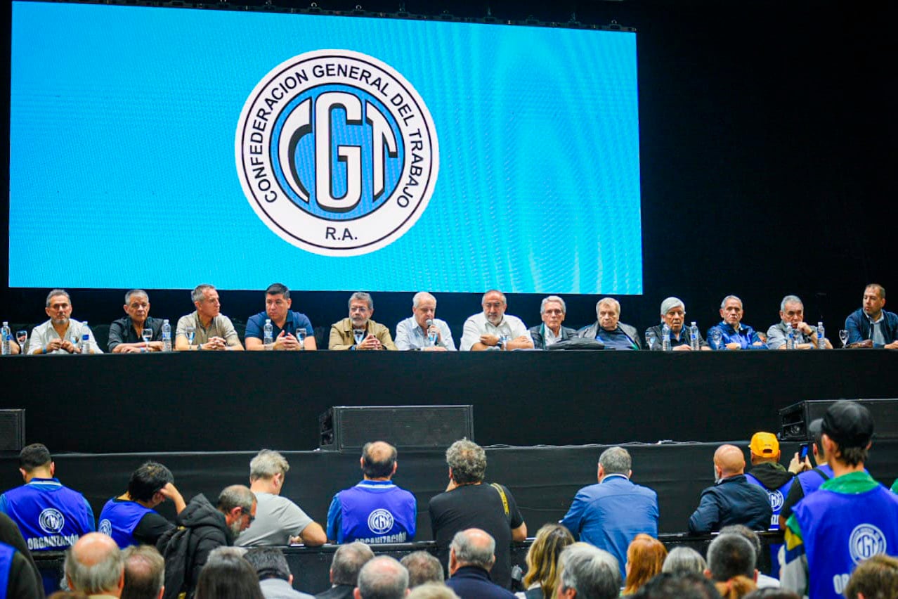 La nueva conducción de la CGt fue confirmada esta semana en un multitudinario acto en Obras Sanitarias.