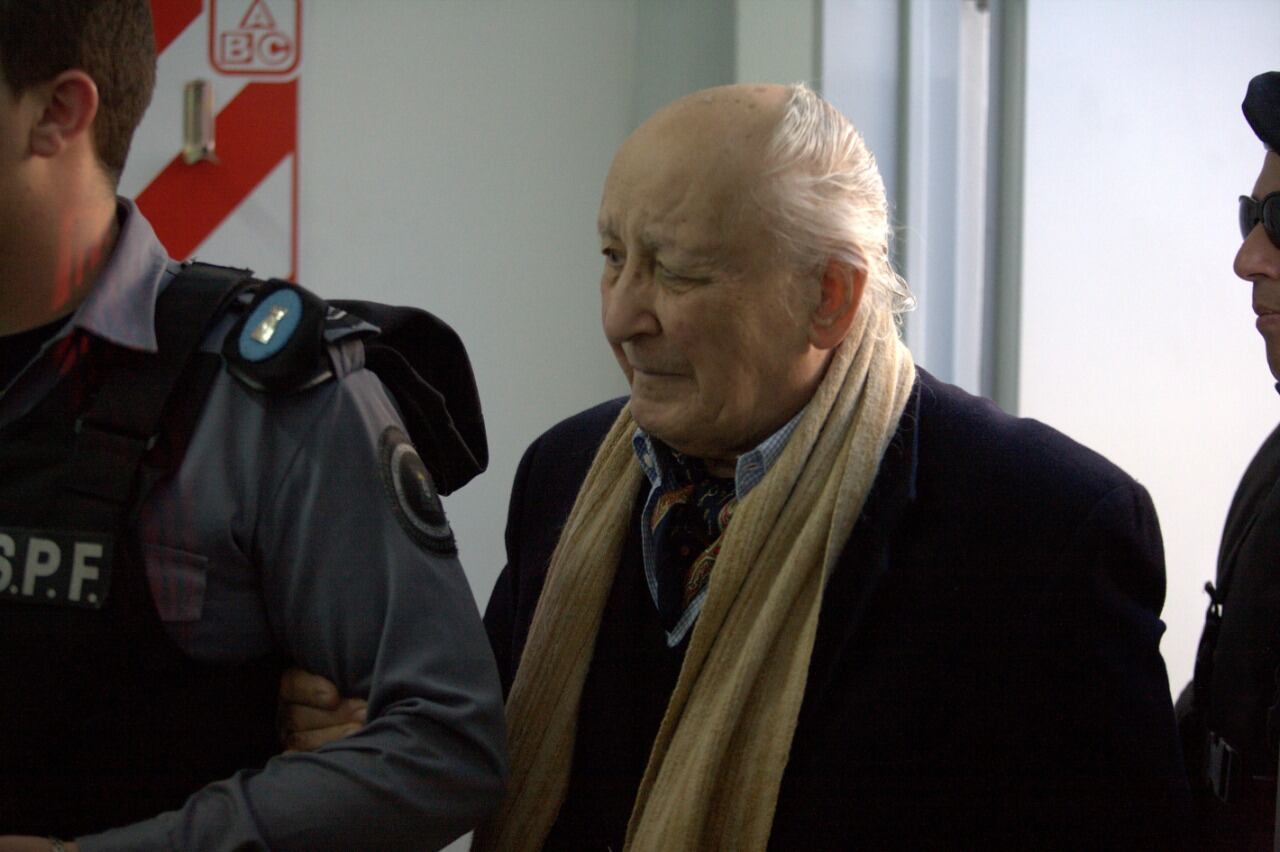 El Tribunal Oral Federal número 1 de San Martín rechazó el pedido del genocida de Campo de Mayo Santiago Omar Riveros para obtener la libertad condicional.