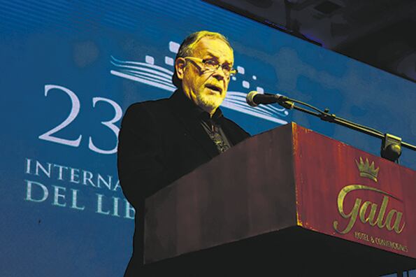 “Trabajar por el fomento del libro y la lectura es trabajar para construir un pueblo lector”, dijo Giardinelli.