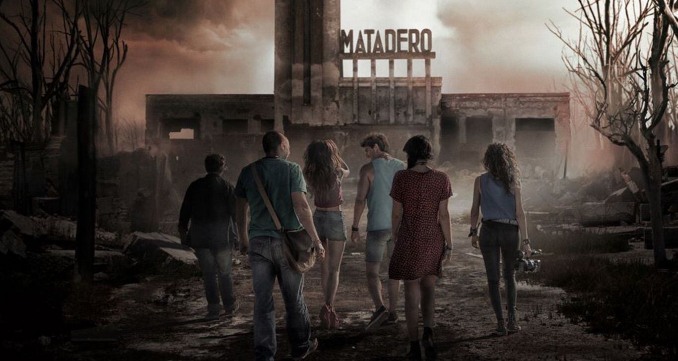 Un grupo de jóvenes llega a Epecuén a documentar el presente del pueblo inundado en 1985.