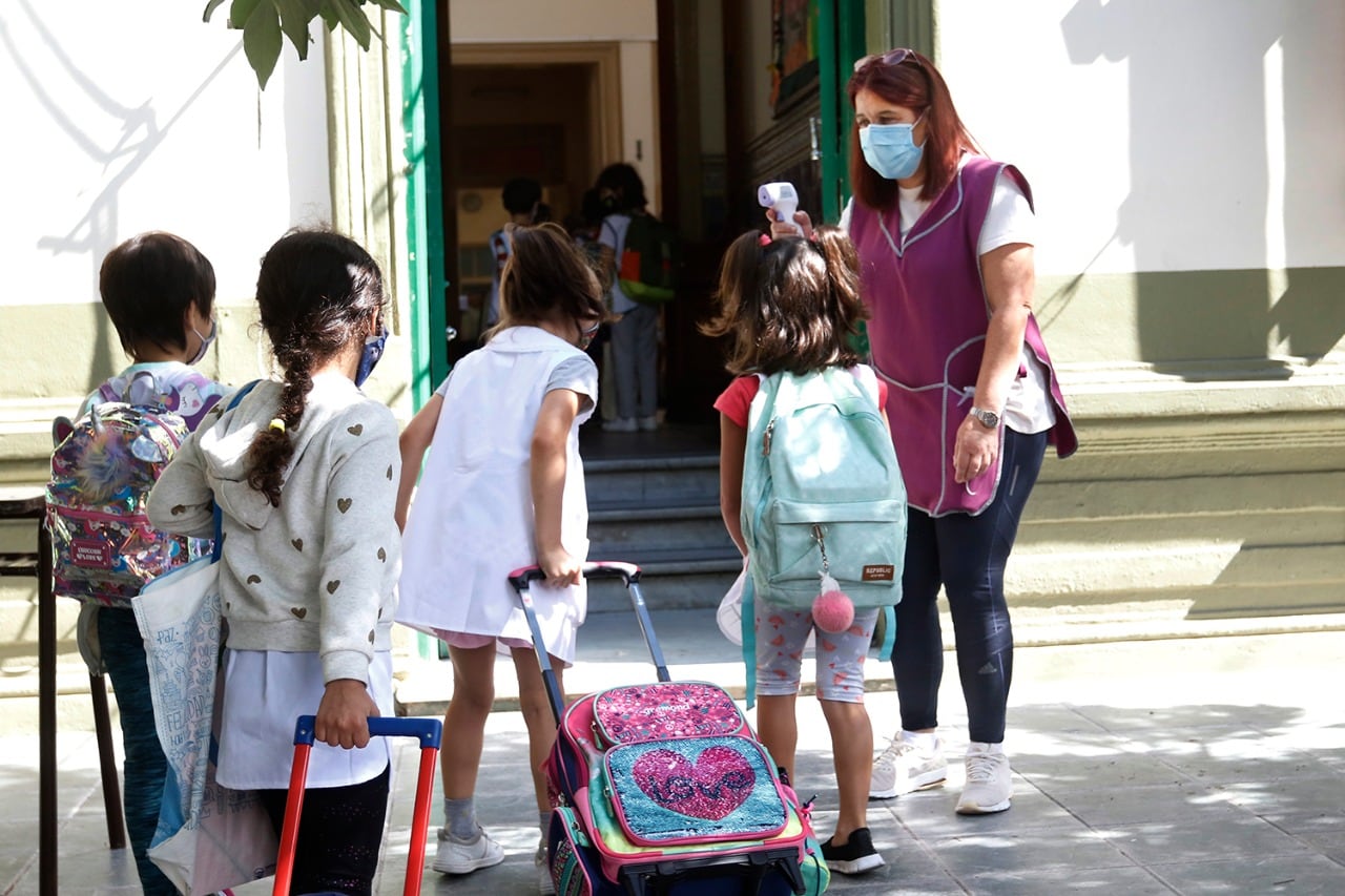 Sindicatos docentes, de la salud y del subte están pidiendo la suspensión de las clases presenciales en el Área Metropolitana de Buenos Aires, ante el pico de contagios de covid.
