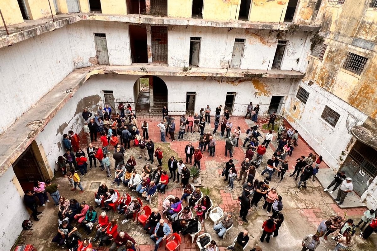 El acto de apertura fue convocante, pero no asistieron autoridades políticas.