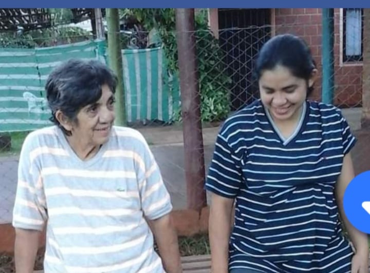 Laura Villalba con su mamá Mariana, en Misiones