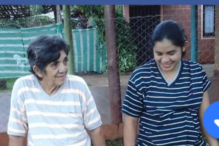 Laura Villalba con su mamá Mariana, en Misiones