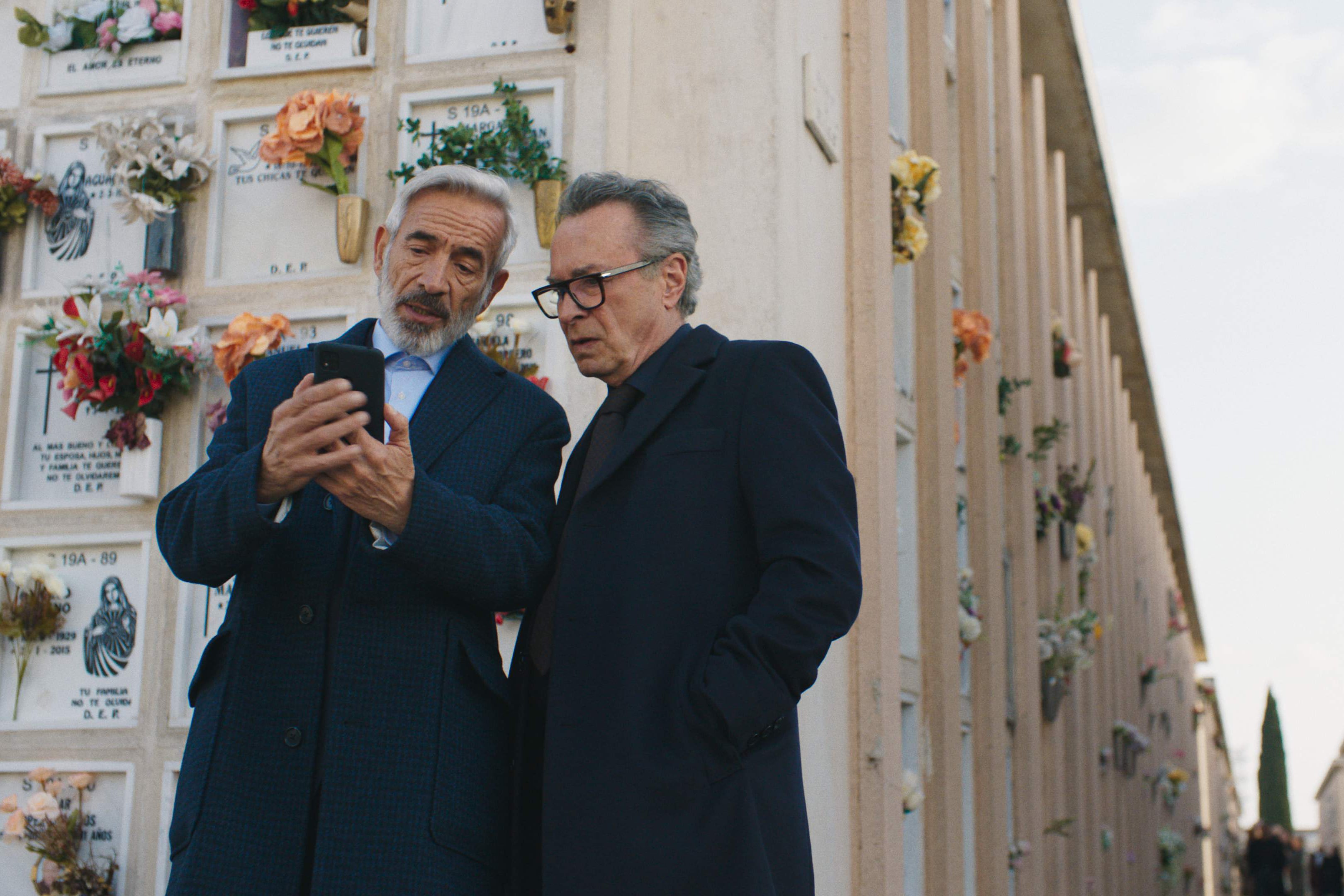 Oscar Martínez encabeza un elenco internacional.