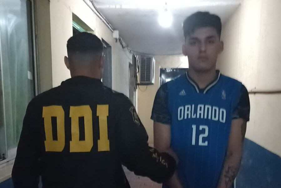 Tras dispararle en el pecho a Andrés Blaquier, "Lucianito" se habría fugado con la moto robada junto a su novia. Imagen: Min. de Seguridad.