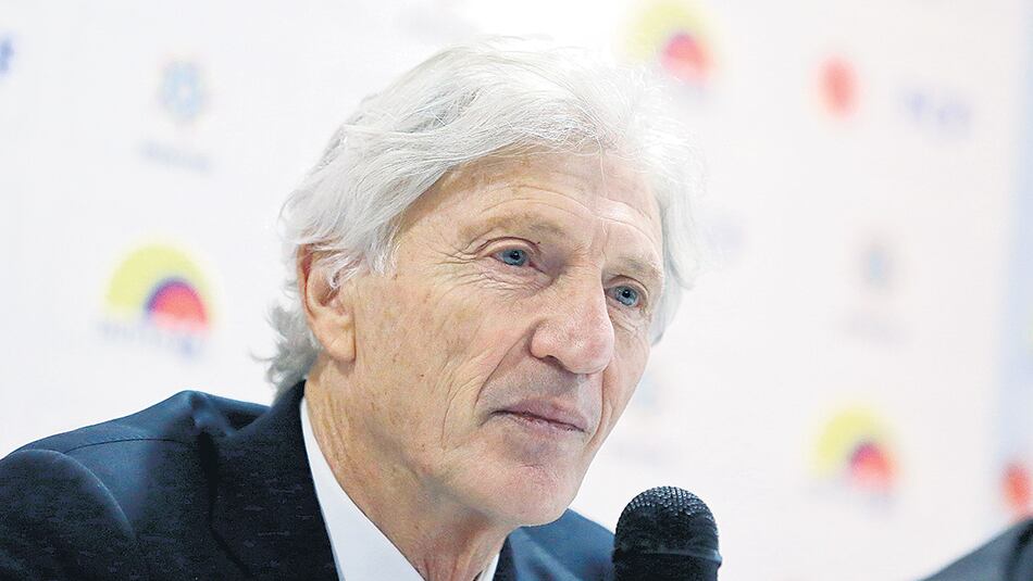 Pekerman dirigió a Burdisso en los seleccionados juveniles argentinos.