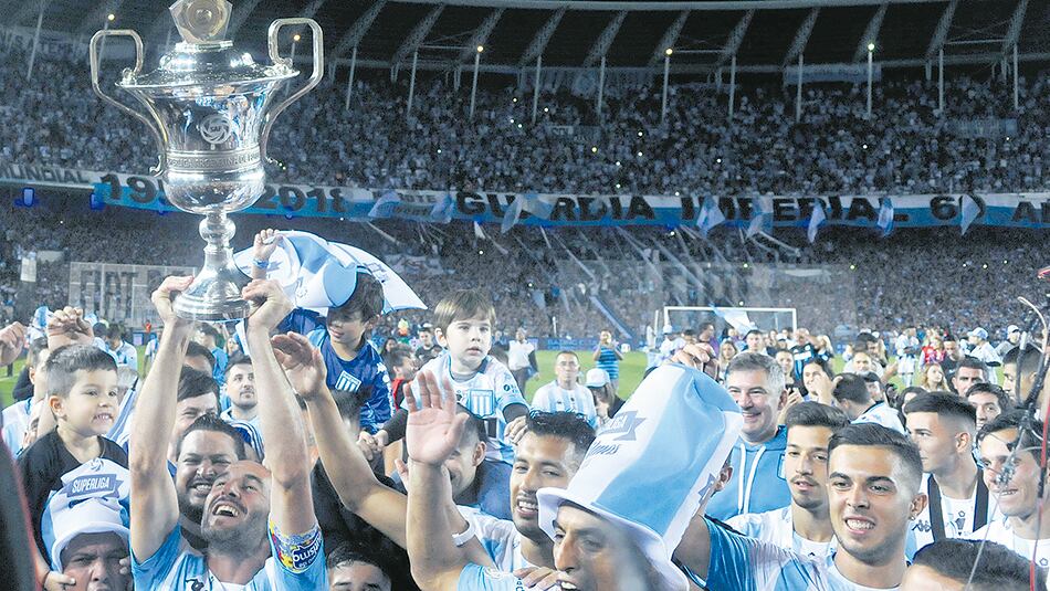 Los hinchas de Racing llenaron ayer el Cilindro para festejar el título.