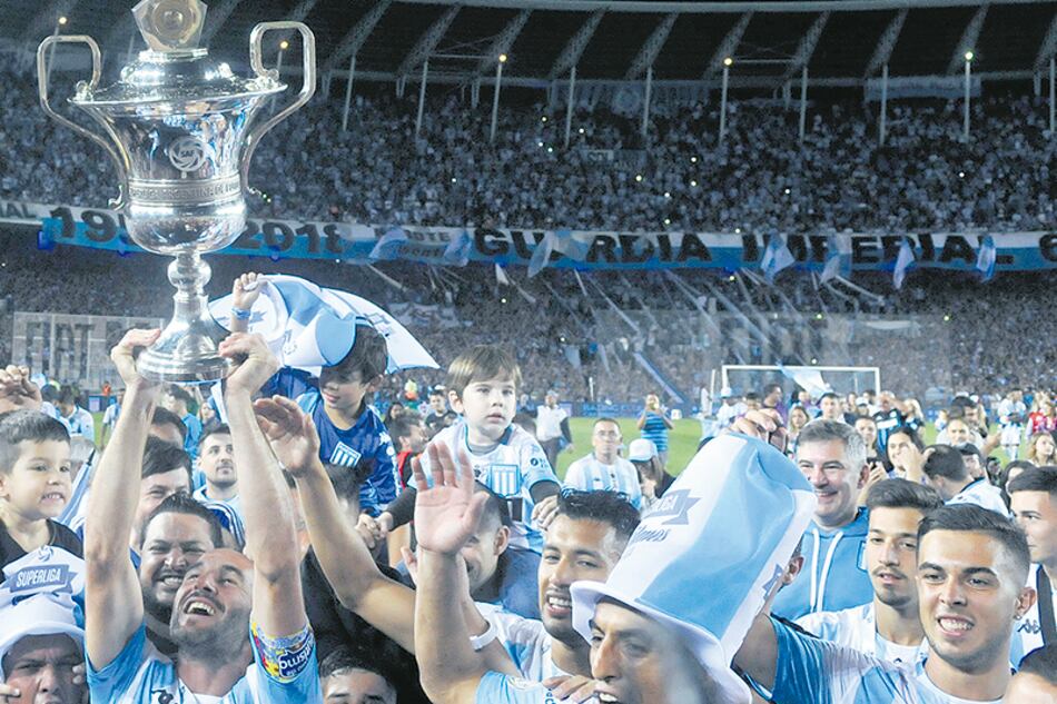 Los hinchas de Racing llenaron ayer el Cilindro para festejar el título.