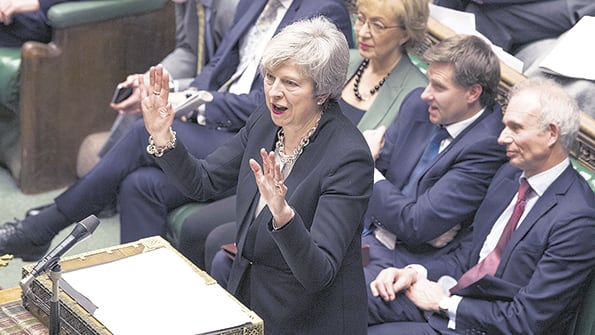 May cedió ayer al apoyar la propuesta que elimina del acuerdo la salvaguarda irlandesa.