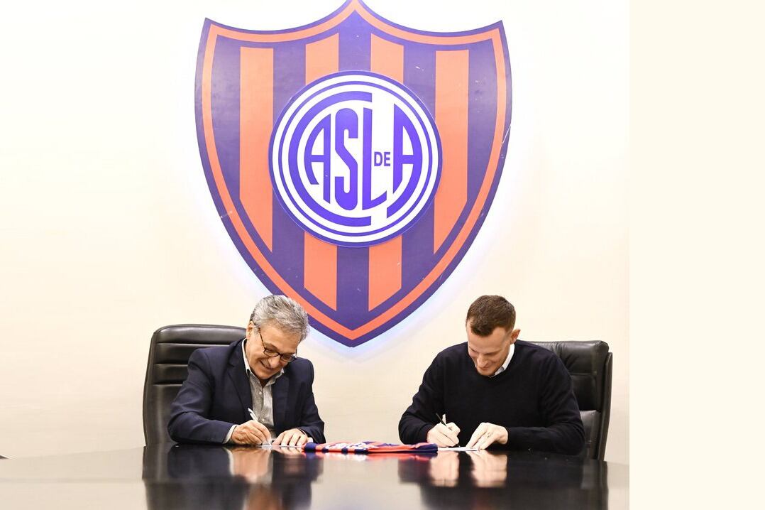 Cetto firma contrato con Arreceygor, presidente en ejercicio del Ciclón