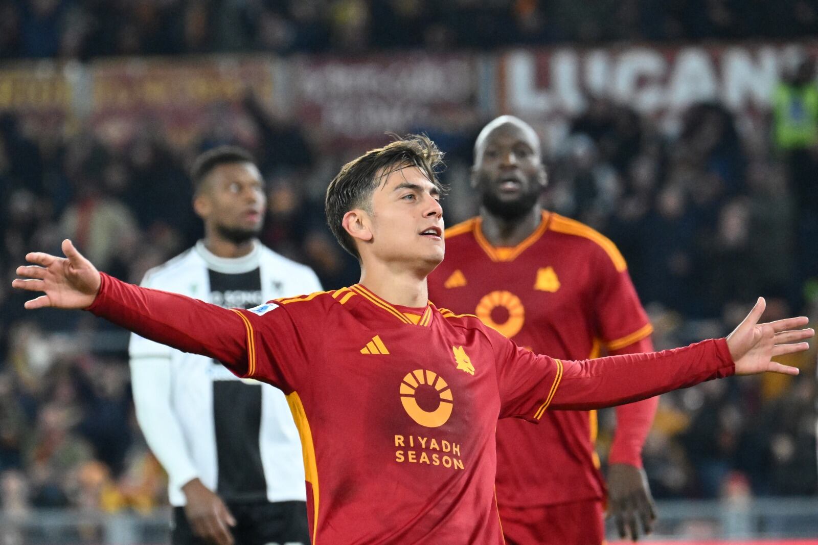 El cordobés Dybala anotó el segundo de la escuadra romana