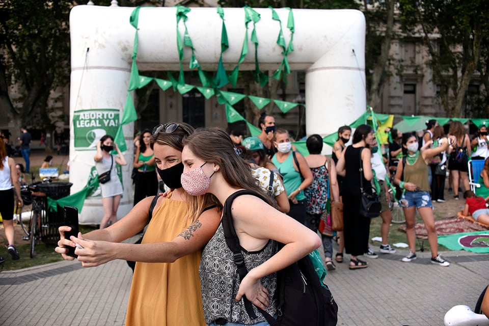La vigilia empezó el jueves a la mañana y terminó tras la media sanción en Diputados