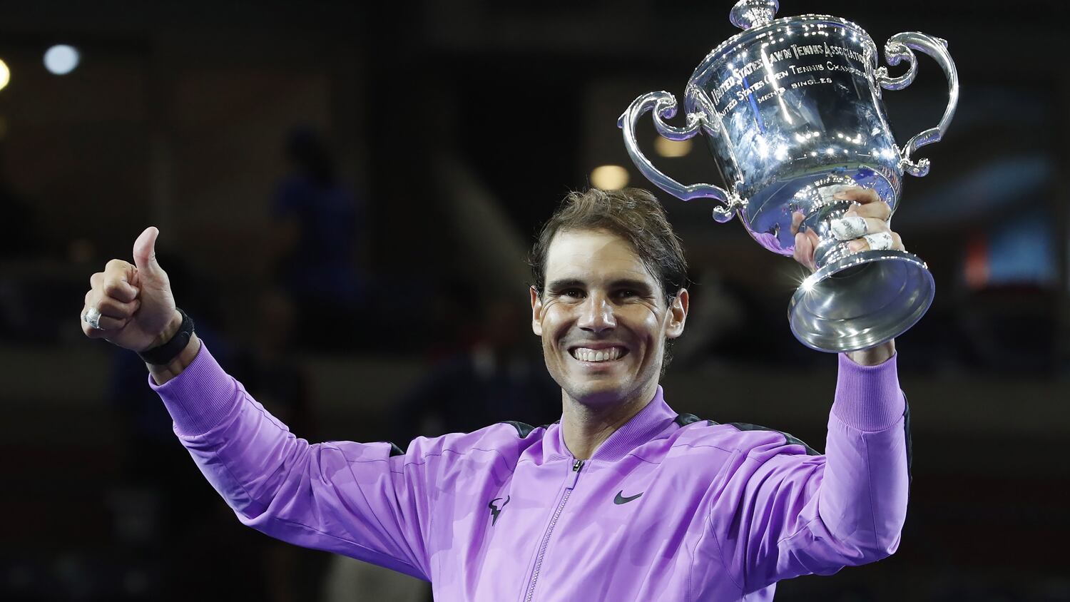 Nadal festeja tras imponerse en una final épica contra Medvedev.